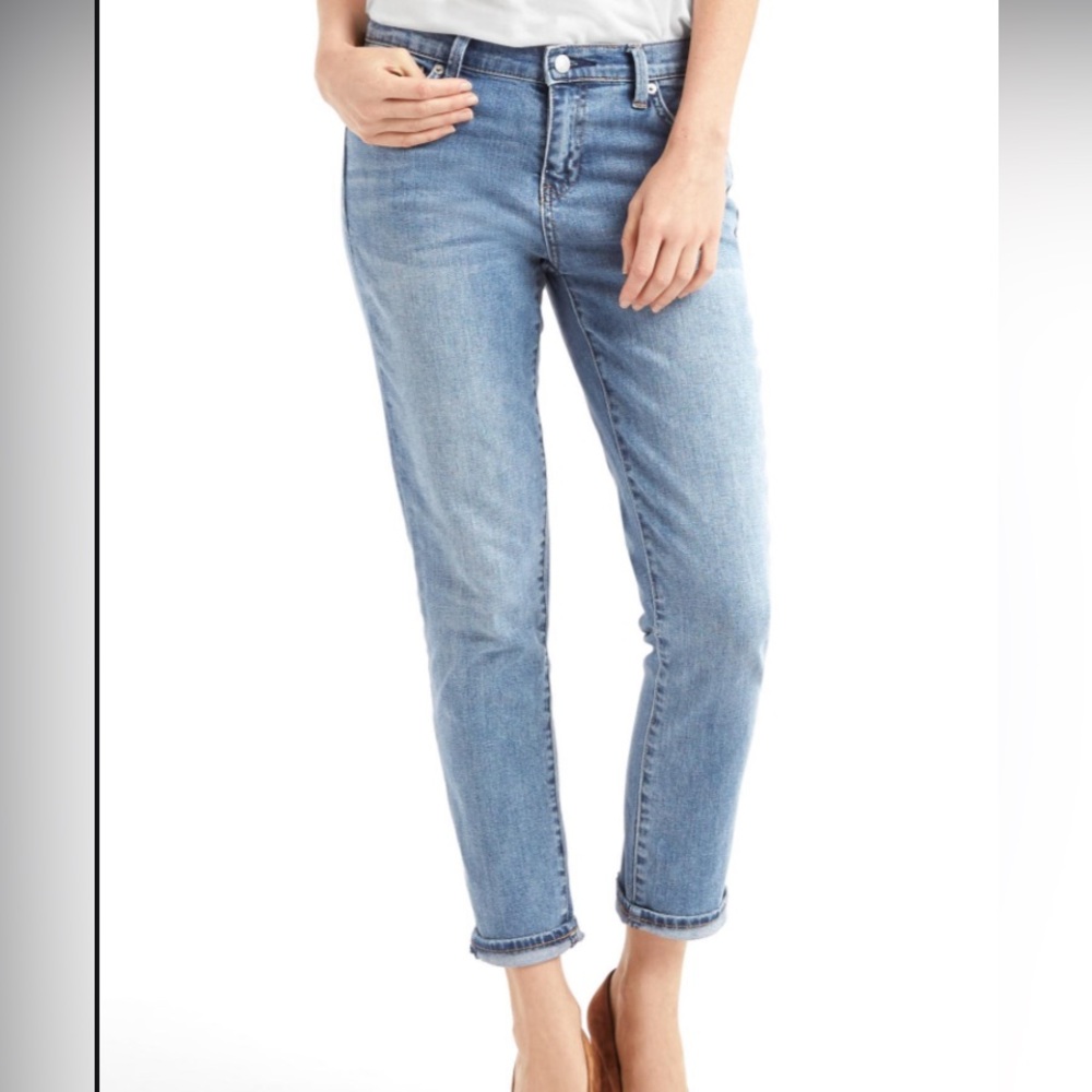 GAP Best Girlfriend Midrise Jeans 
Size 29
Very good condition